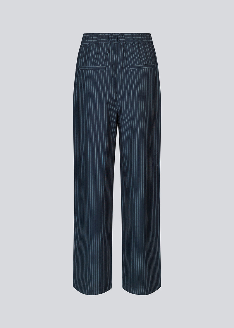 Navy suit pants with medium-high waist, pleats and wide legs. IsabelMD pants a zipper side pockets and paspoil back pockets.