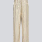 Suit pants with medium-high waist, pleats and wide legs. IsabelMD pants a zipper side pockets and paspoil back pockets.