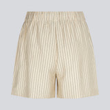 Shorts with a relaxed fit and tieband in the waist. IsabelMD shorts has a medium-high waist with elastic and side pockets.