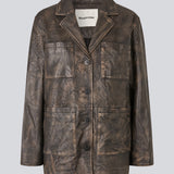 Jacket in lamb leather with a vintage inspired look. IsmaelMD jacket features a relaxed shape with 4 front pockets, v-neckline with collar and lapel, and a button closure in front.