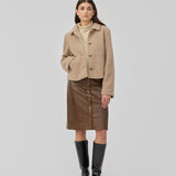 Midi skirt in lamp leather with a vintage inspired look. IsmaelMD skirt has a medium high waist, lining and a button closure in front.