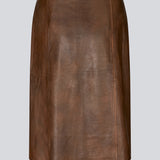 Midi skirt in lamp leather with a vintage inspired look. IsmaelMD skirt has a medium high waist, lining and a button closure in front.