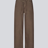 Brown jeans with wide legs in a cotton denim. IsoldeMD pants has a high waist, front and back pockets and a tie band at the waist.