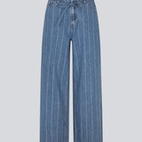 Jeans with wide legs in cotton denim. IsoldeMD jacquard pants have a high waist, front and back pocketsand a tie band at the waist. The jeans have stripes.&nbsp;