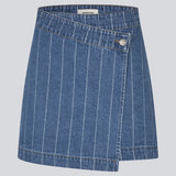 Denim short skirt in cotton denim. IsoldeMD jacquard skirt has an asymmetrical closure in front and is closed with a button.
