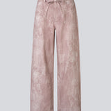 The classic IsoldeMD model in a unique snake print. The IsoldeMD Print Pants are lightweight and feature classic details such as pockets, belt loops, a zip closure, and a drawstring belt at the waist. A stylish and modern choice for both everyday and party looks.