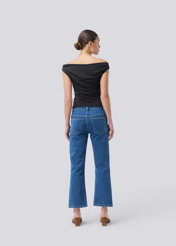 Flared jeans with of cotton denim. IsoldeMD solid cropped jeans have a high waist, zipper fly, and front and back pockets.