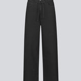 Jeans in black with wide legs in a cotton denim. IsoldeMDpants has a high waist, front and back pockets and a tie band at the waist. The model is 177 cm and wears a size S/36.