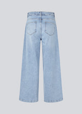 Jeans in denim blue with wide legs in a cotton denim. IsoldeMD pants have a high waist, front and back pockets and a tie band at the waist.