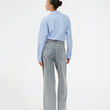 Jeans with wide legs in cotton denim in a light blue wash. IsoldeMD pants have a high waist, front and back pockets and a tie band at the waist.