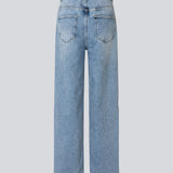 Jeans with wide legs in a cotton denim. IsoldeMD pants has a high waist, front and back pockets and a tie band at the waist.
