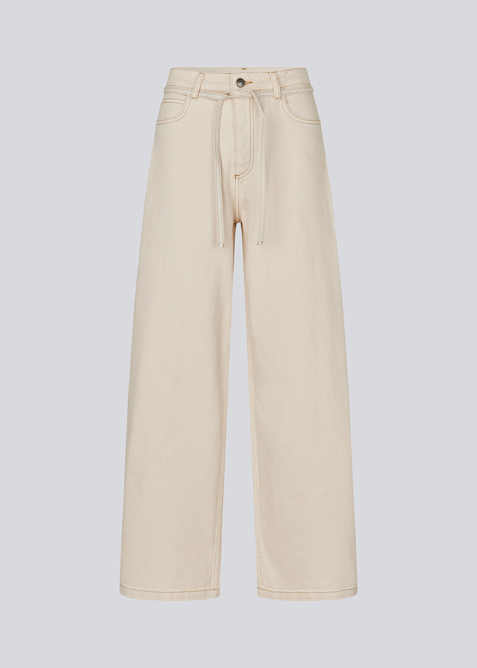 Jeans in Summer Sand with wide legs in a cotton denim. IsoldeMD solid pants has a high waist, front and back pockets and a tie band at the waist.