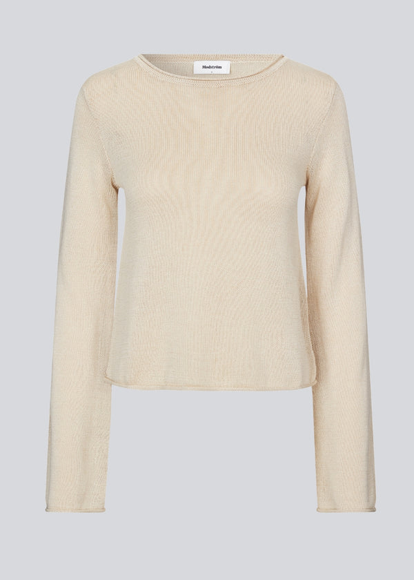 Knitted top with long sleeves and a wide neckline. IvonneMD O-neck has a normal fit.