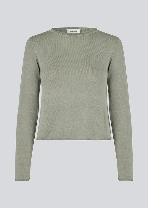 Knitted top in green with long sleeves and a wide neckline. IvonneMD O-neck has a normal fit.