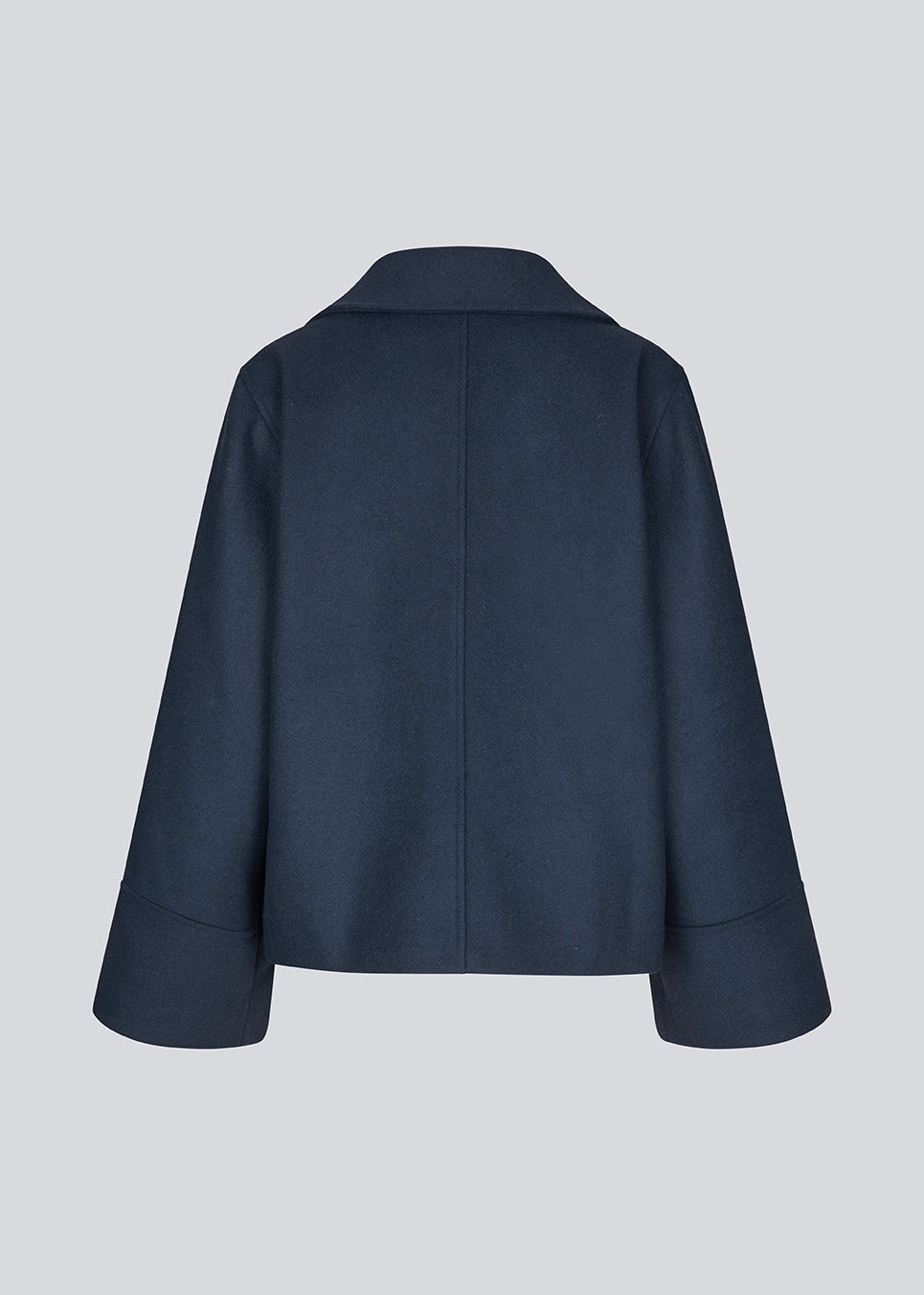 Jacket in a navy color with a loose fit and wide sleeves in a wool mix. JannaMD jacket has two pockets in front, collar and a zipper closure in the side.