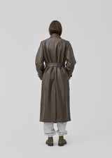 Double-breasted trench coat with tieband at the waist in a soft PU material. JoseeMD jacket has long wide sleeves, sidepockets and a slit in the back.