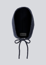 Josefine Vogt – bonnet &amp; gloves. Josefinemd bonnet and gloves set is a stylish and practical duo made from recycled materials, perfect for cold days. The fingerless gloves and matching bonnet come in an elegant pouch with drawstring and logo.
