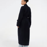 Blue cable-knit long cardigan. The Josefinemd robe is a long cardigan featuring pockets and a tie belt. Perfect for cozy mornings and chilly winter days.&nbsp;Josefine Vogt (165 cm) and the model (177 cm) are both wearing size Small.