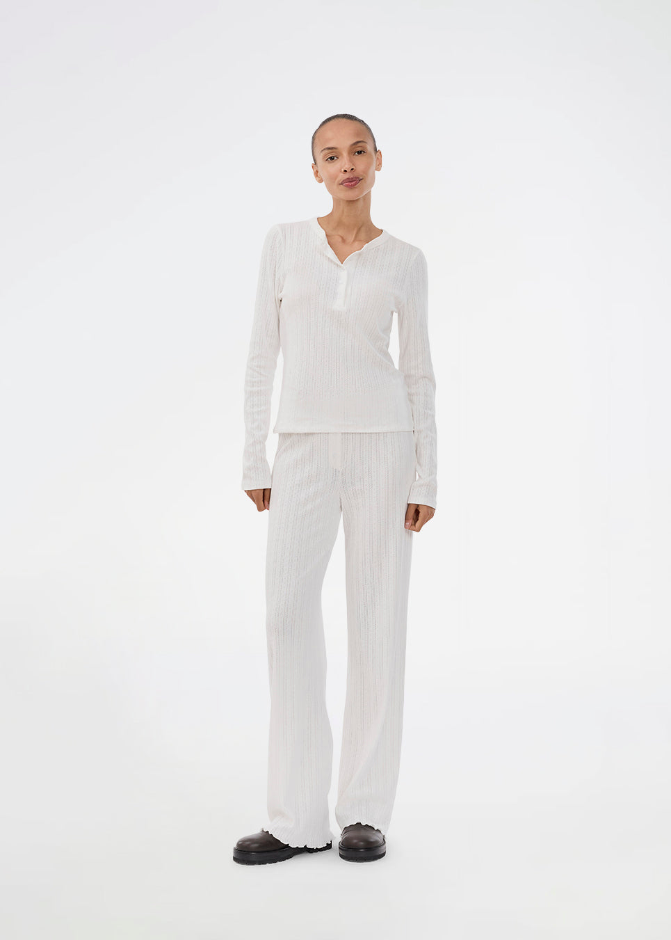 White fitted long-sleeve pointelle t-shirt. Josefinemd LS t-shirt is crafted in pointelle cotton with lace trim. The feminine cut and subtle openwork pattern give this classic style an elegant touch. Josefine Vogt (165 cm) and the model (177 cm) are both wearing size Small.