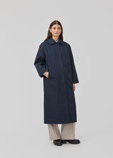 Long maxi jacket in navy blue in cotton with quilted lining. JovieMD jacket has an embroidered logo on the sleeve, a slit in the back and a hidden zipper and button closure.