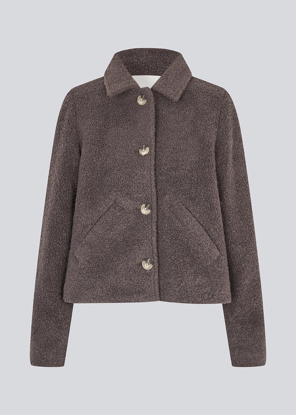 Short jacket in a wool mix. JustyMD short jacket has a loose fit, button closure and to pockets in front.