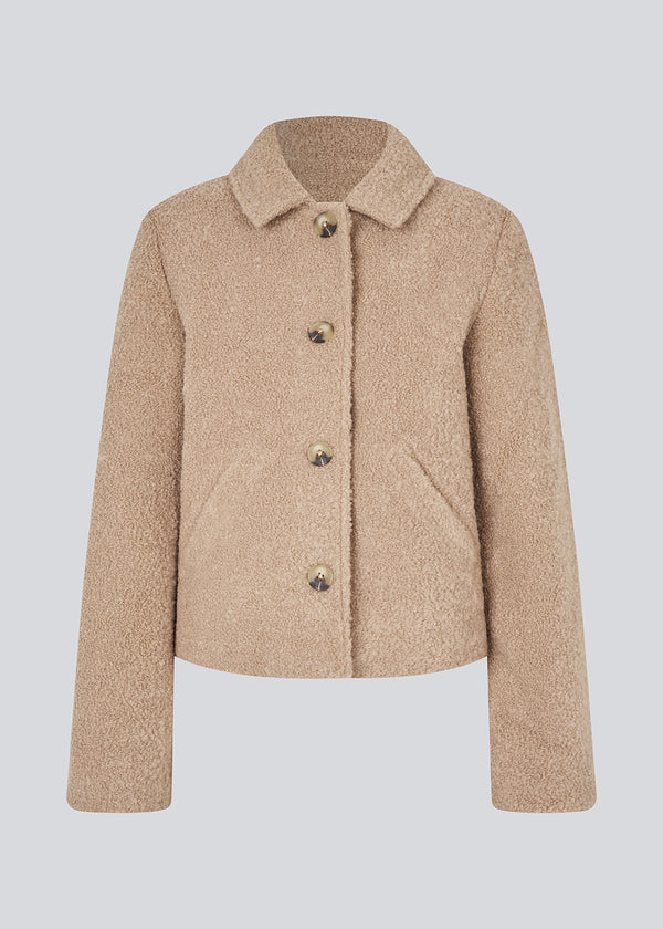 Short beige jacket in a wool mix. JustyMD short jacket has a loose fit, button closure and to pockets in front.