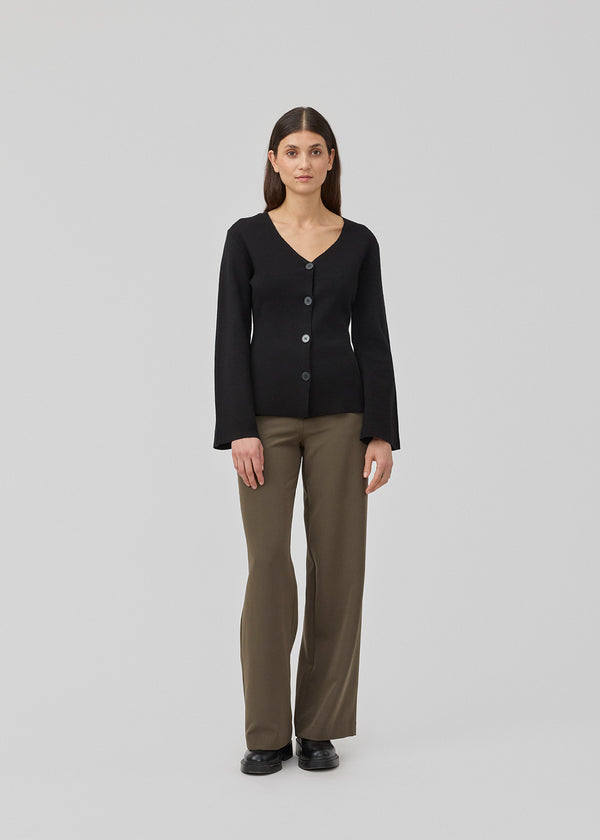 Flat knitted cardigan with a V-neck in black. KaitoMD cardigan is fitted and has long wide sleeves with a folded detail.