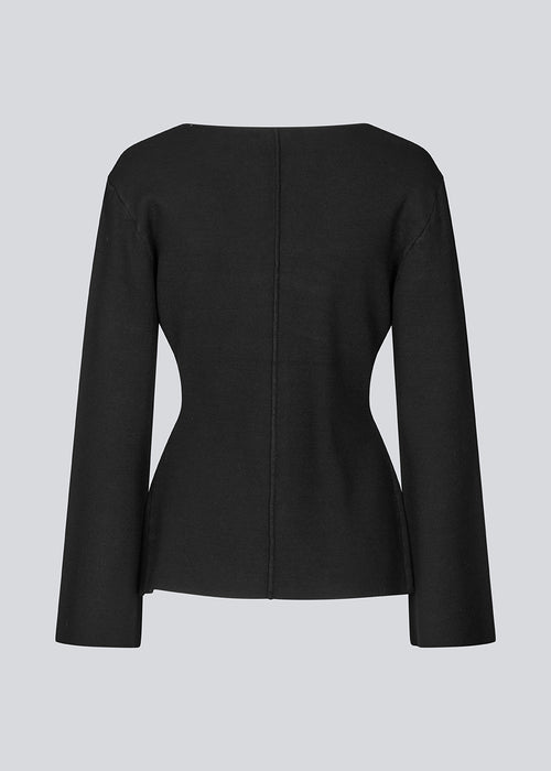 Flat knitted cardigan with a V-neck in black. KaitoMD cardigan is fitted and has long wide sleeves with a folded detail.