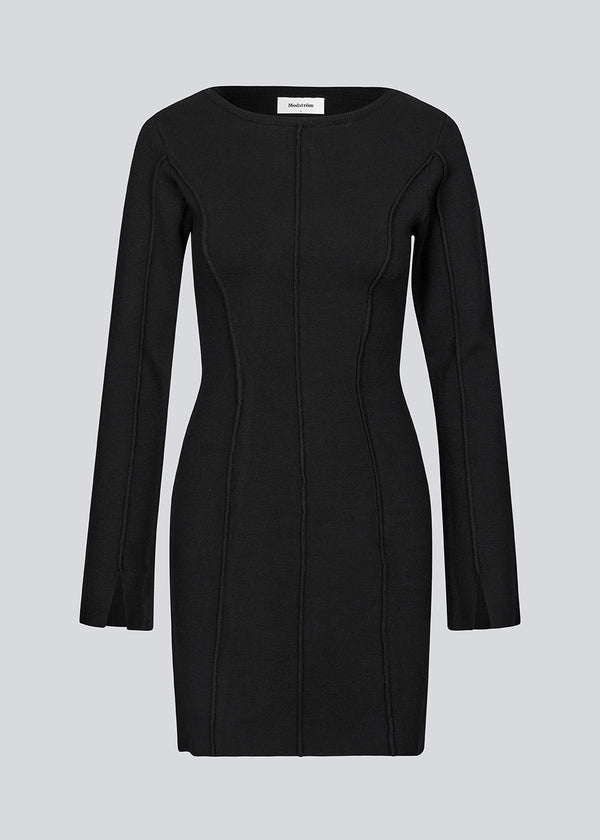 Short flat knitted dress with folded details in black. KaitoMD dress is fitted and has long wide sleeves.