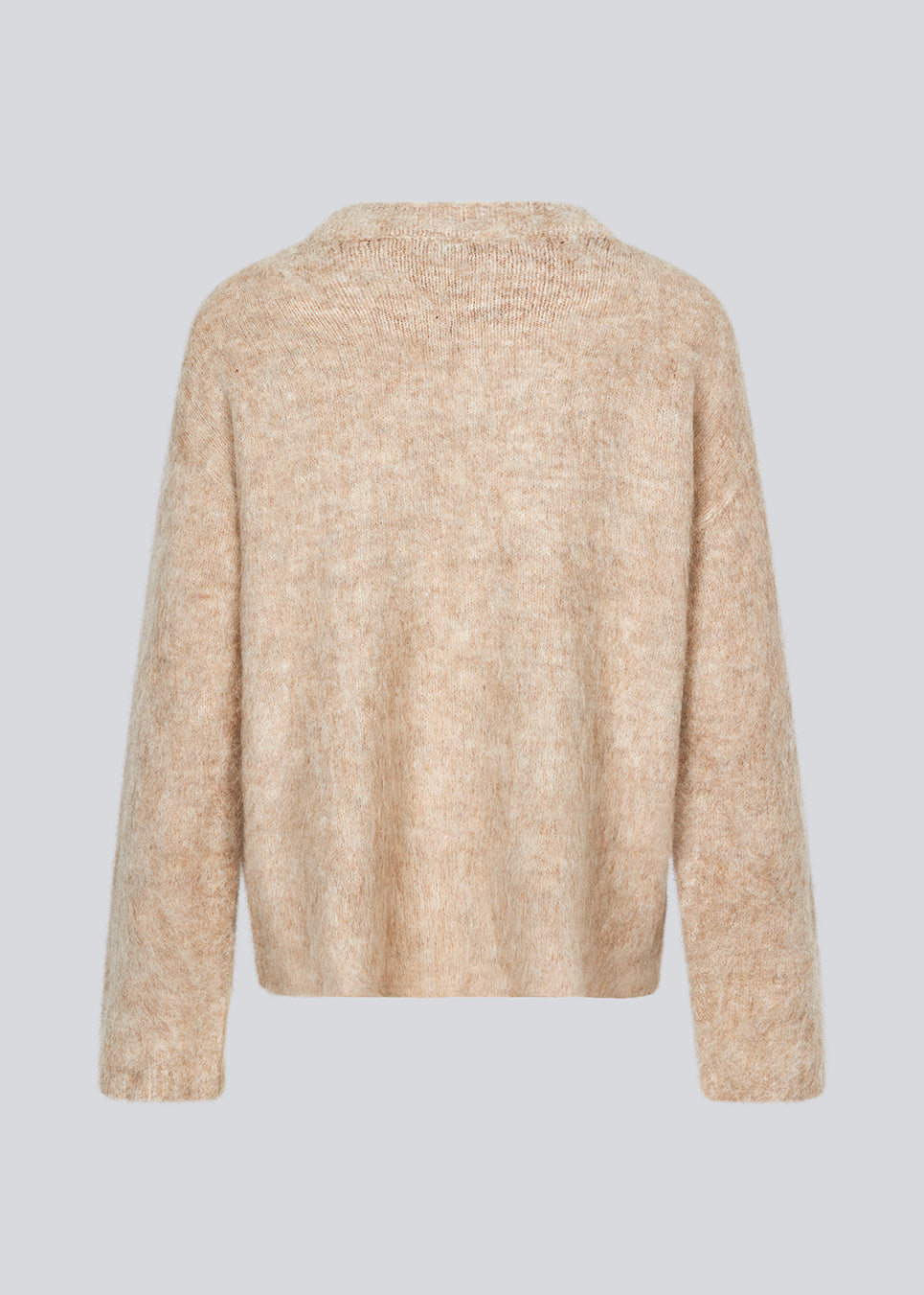 Soft knit in beige with a V-neck. KaneMD v-neck has a loose fit and dropped shoulders.