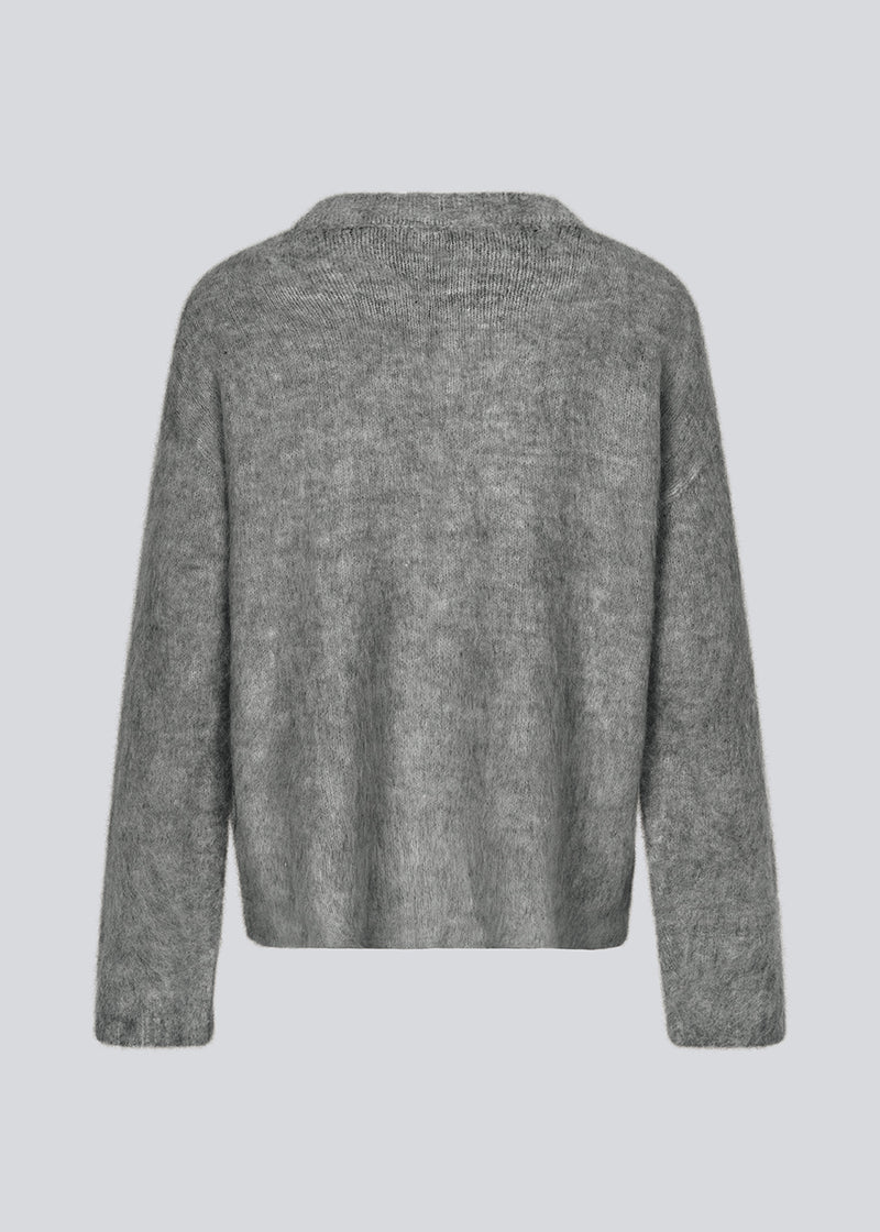 Soft knit in dark grey with a v-neck. KaneMD v-neck has a loose fit and dropped shoulders.