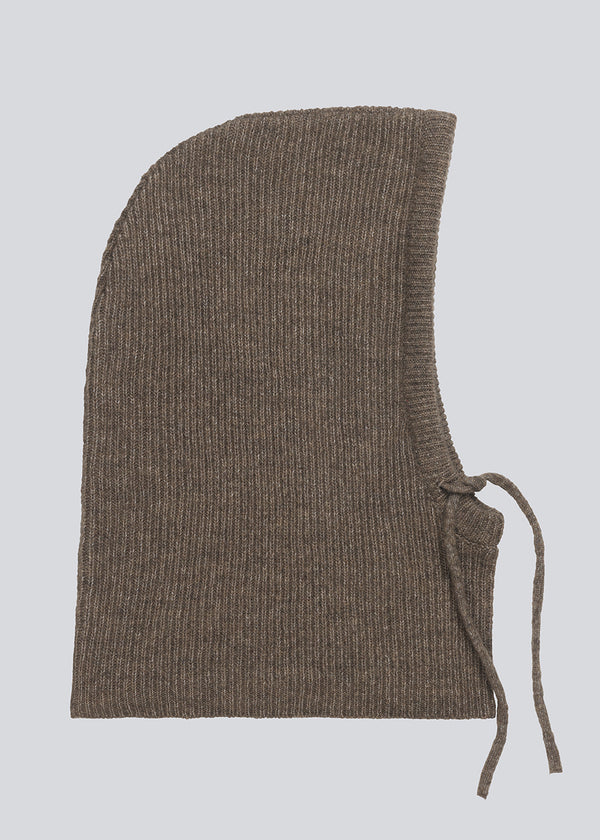 Warm balaclava in deep brown in a nice wool mixture, which will be perfect for the cold days. KarnisMD balaclava is knitted and has strings.
