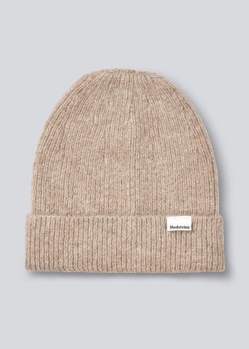 Warm beige hat in a nice wool mixture. Foxie hat is perfect for the cold days.