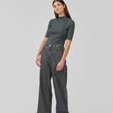 Cotton grey jeans with stretch and straight wide legs. KenaMD pants have 5 pockets, a medium-high waist, and an elastic waistband.Cotton grey jeans with stretch and straight wide legs. KenaMD pants have 5 pockets, a medium-high waist, and an elastic waistband.