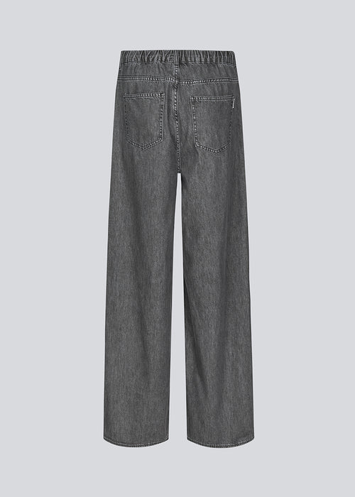 Cotton grey jeans with stretch and straight wide legs. KenaMD pants have 5 pockets, a medium-high waist, and an elastic waistband.