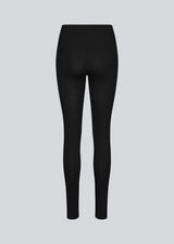 Leggings in a nice and comfortable quality from Modström. Kendis Black is a responsible choice and one of our bestsellers for every season.