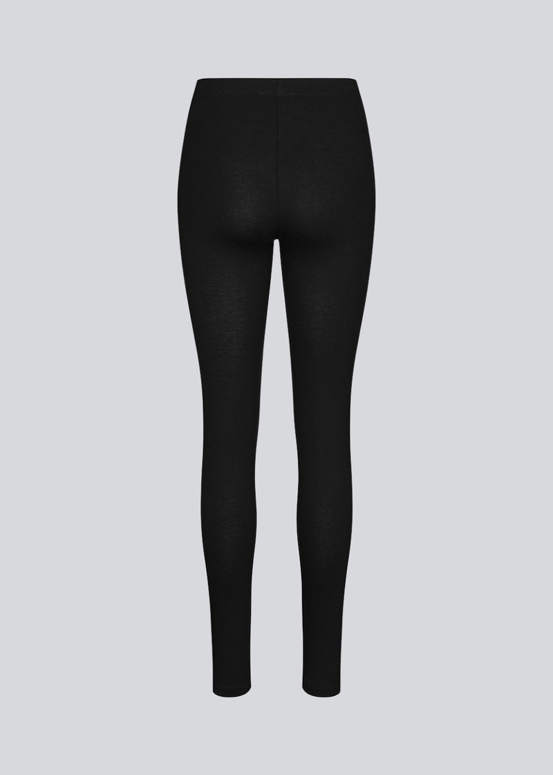 Leggings in a nice and comfortable quality from Modström. Kendis Black is a responsible choice and one of our bestsellers for every season.