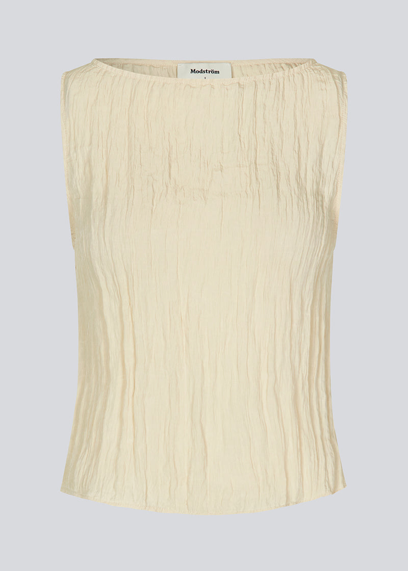 Sleeveless top in a structured material. KevinMD top in Summer Sand has a round neck and is slightly cropped.