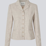 Short fitted blazer in beige melange in a structured material. KieraMD jacket has two pockets at the front and a slit at the sleeves with button closure.
