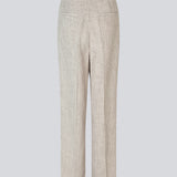 Our popular Kiera suit is back, now in a new summer color.
Suit pants in beige melange in a structured material with wide legs. KieraMD pants have a high waist, a zipper, side pockets, and paspoil pockets in the back.