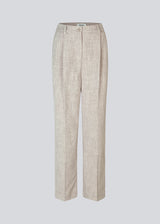 Our popular Kiera suit is back, now in a new summer color.
Suit pants in beige melange in a structured material with wide legs. KieraMD pants have a high waist, a zipper, side pockets, and paspoil pockets in the back.