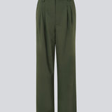 Suit pants in a dark green with wide legs and pleats at the top. KimanaMD pants has a medium-high waist, zipper, side pockets and paspoil pockets in the back.