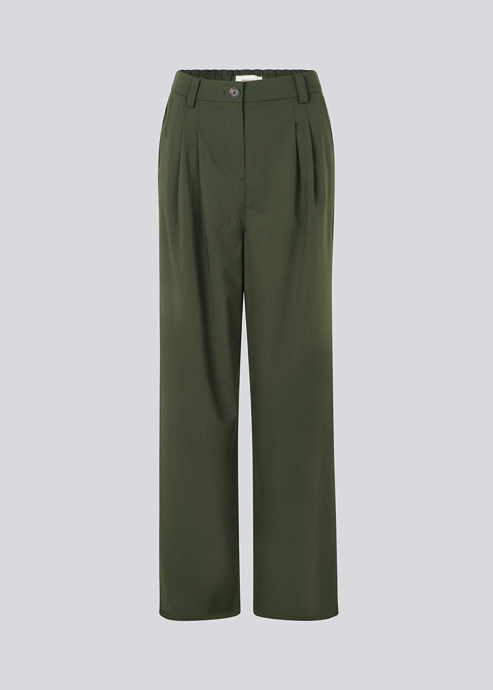 Suit pants in a dark green with wide legs and pleats at the top. KimanaMD pants has a medium-high waist, zipper, side pockets and paspoil pockets in the back.