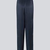 Loose pants in dark blue with wide legs in satin. KindleMD pants has side pockets and an invisible zipper on the side.