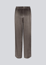 Loose pants in brown with wide legs in satin. KindleMD pants have side pockets and an invisible zipper on the side.