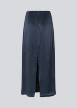 Loose maxi skirt i dark blue in satin. KindleMD skirt has a slit in the back and an invisible zipper in the side.