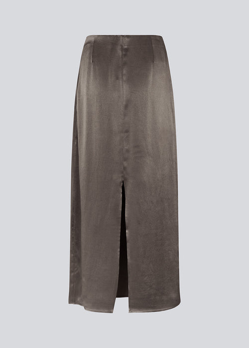 Loose elegant maxi skirt in viscose satin in brown. KindleMD skirt has a slit in the back and an invisible zipper on the side.