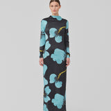 Fitted maxi dress in an elastic material. KizzeyMD dress has long sleeves and a high neck.