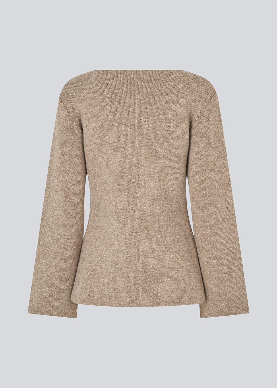 Flat knitted cardigan with a V-neck in 100% wool. KlaytonMD cardigan is fitted and has long wide sleeves.