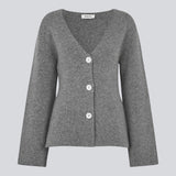 Flat knitted cardigan in grey with a V-neck in 100% wool. KlaytonMD cardigan is fitted and has long wide sleeves and buttons in the front.&nbsp;